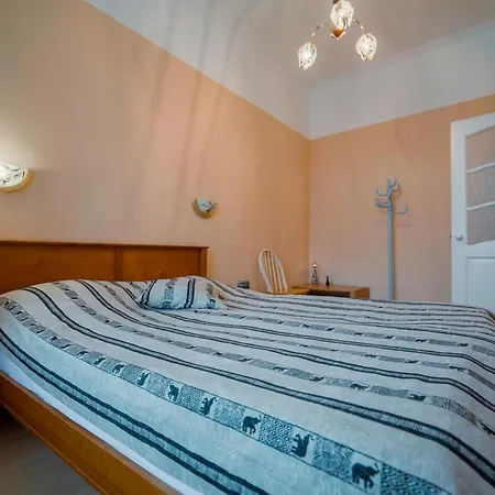 Romeo Family * Reval